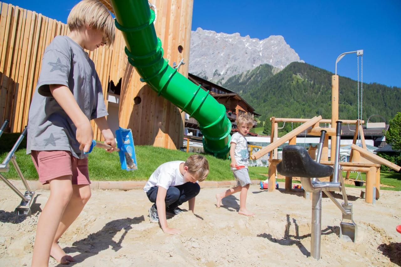 Hotel Tirolerhof - Familotel Zugspitze Ehrwald Exterior foto